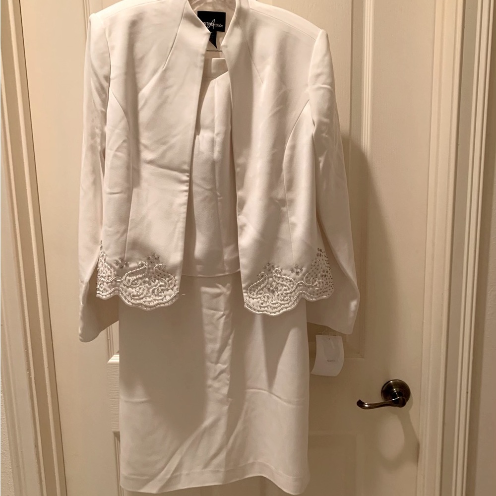 Beautiful suit never worn with tags size 12